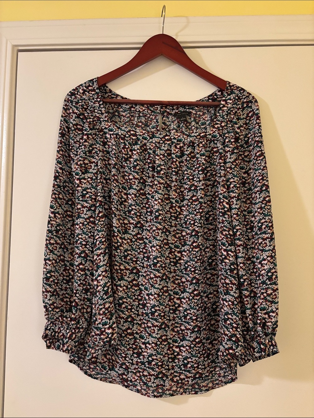 Ann Taylor Black Floral Peasant Long-Sleeve Blouse